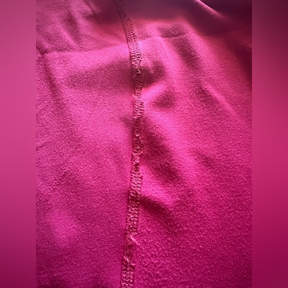 Lululemon size 4  capris. A345 - Picture 3 of 4